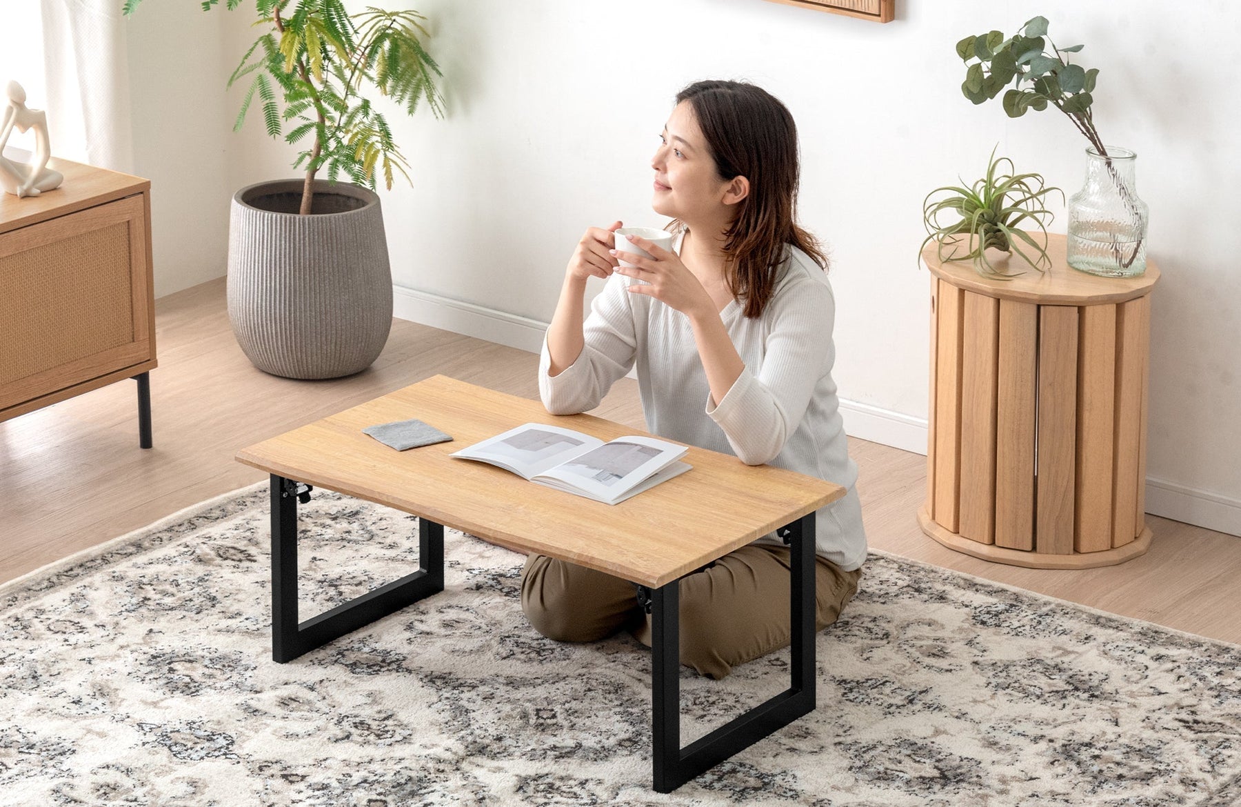 本格モダンデザインのローテーブル登場