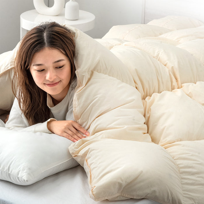 [シングル] 大増量1.3kg 羽毛布団 ホワイトグースダウン93％ CILゴールドラベル 二層キルト 400dp以上 かさ高165mm以上 7年保証 日本製 〔10119043〕