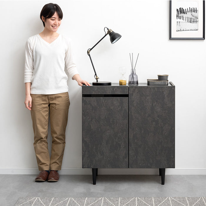［幅80cm］ストーン調 サイドボード 完成品 キャビネット チェスト 北欧 収納 飾り棚 脚付き 木製【超大型商品】〔71050009〕